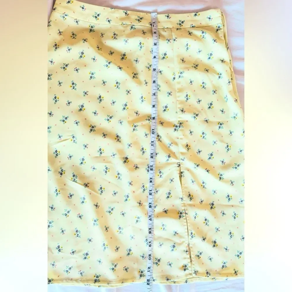 BCBG Max Azria Butter Yellow Floral Slit Skirt Sz 4 | Coquette Soft Girl Slip
